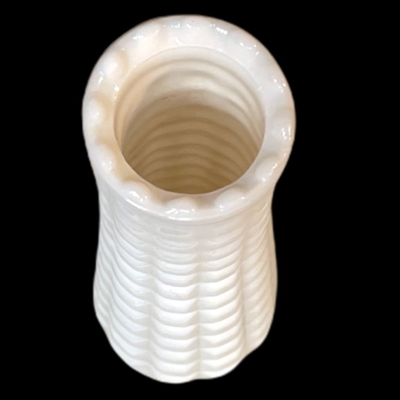 🚫SOLD🚫👤Vintage EO Brody & Co Block Pattern Milk Glass Bud Vase 8.5” - Picture 2 of 5